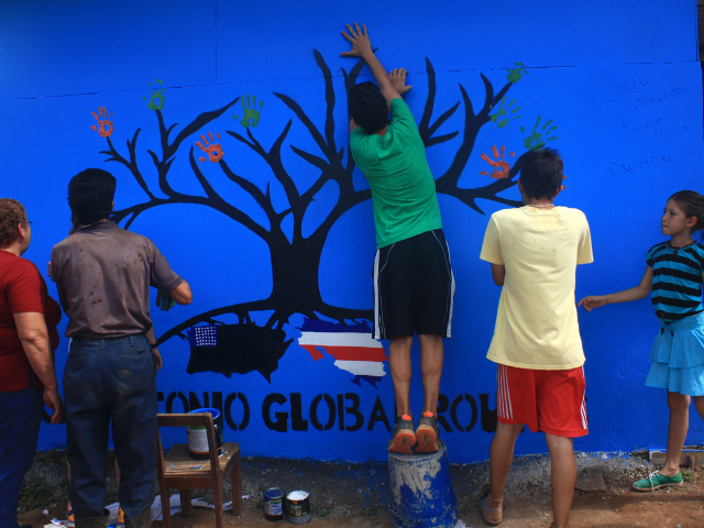 Costa Rica_creating blue mural