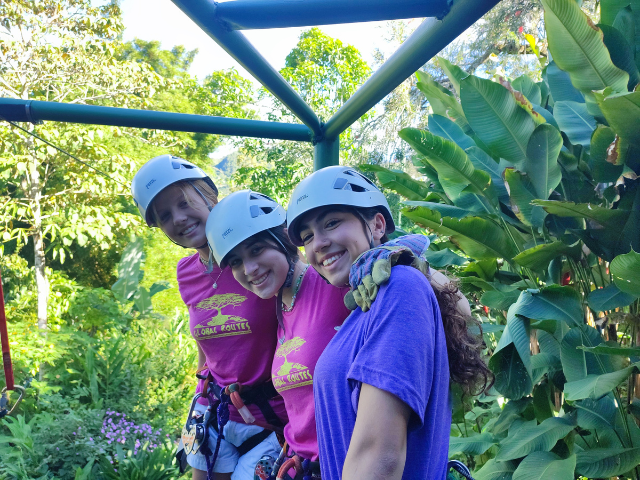Costa Rica_students ziplining