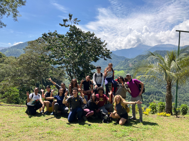 Ecuador_students group photo smiling in the landscape
