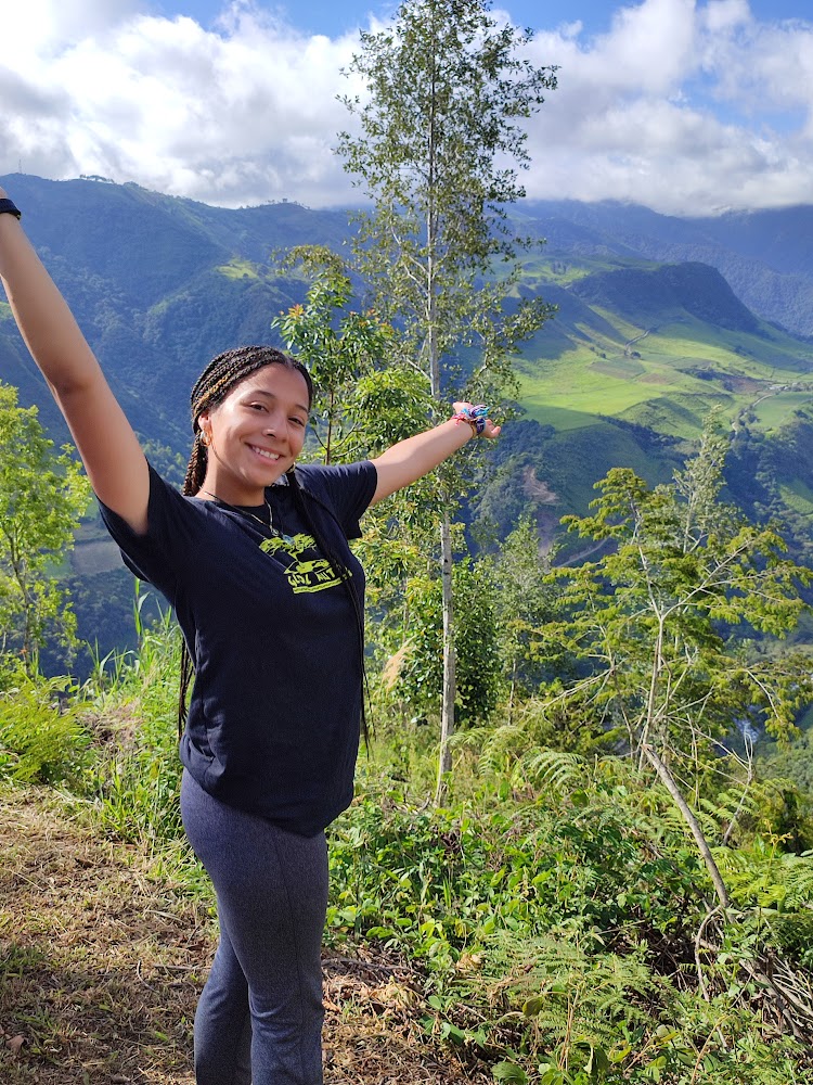 rolling hills student t shirt arms up