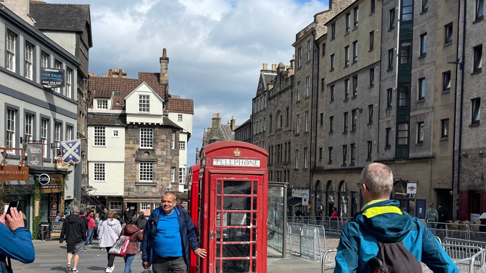 red phone booth in londonstreets